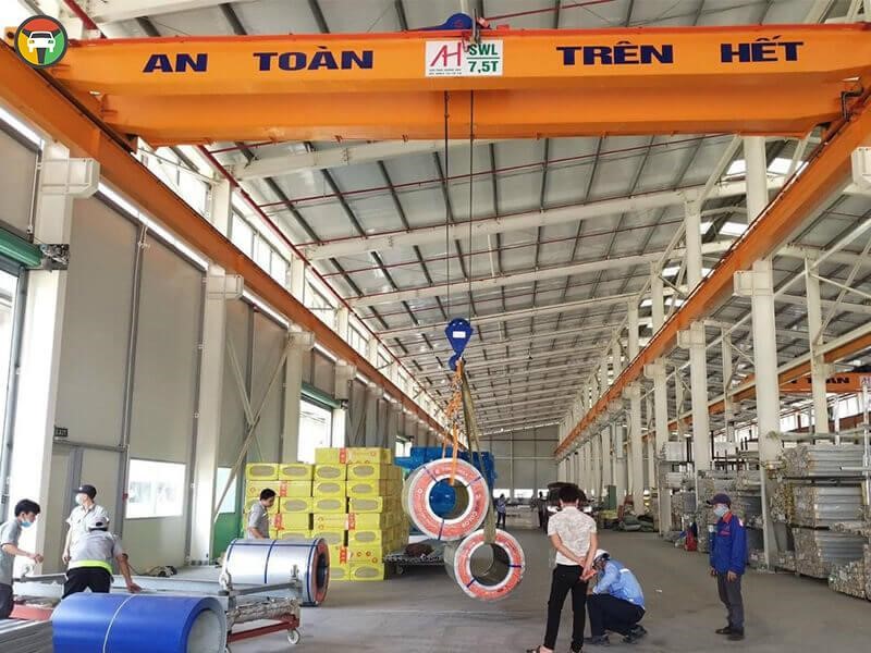 Đào Tạo Cấp Chứng Chỉ Vận Hành Cầu Trục Tại TP.HCM 7 Đào tạo lái cầu trục (ảnh minh họa)